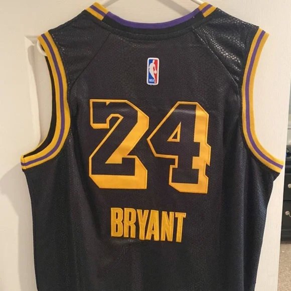 Kobe Bryant Black jersey - Picture 1 of 2